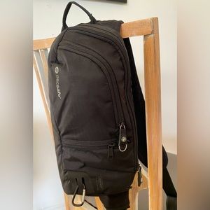 Pacsafe Vibe Crossbody Sling Pack Antitheft Anticut RFID block Travel Bag